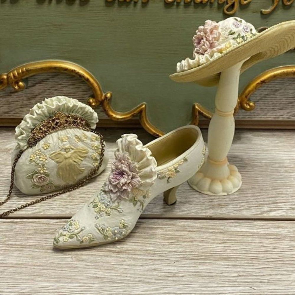 Dainty Floral Figurine Set Vintage Y